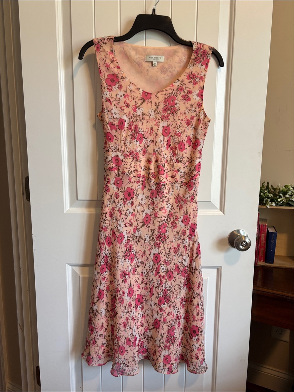 LOFT Pink Floral Sleeveless Midi / Maxi Dress. Size 10P